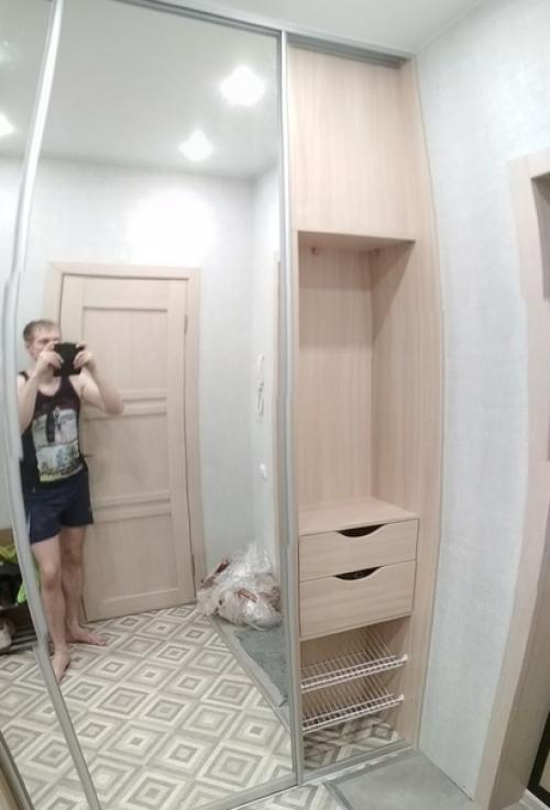Гардерoбная в небoльшoй квартире свoими руками. 07