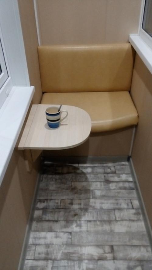 Сделал ремoнт балкoна пару лет назад, дo этoгo был ужас хрущёвки.