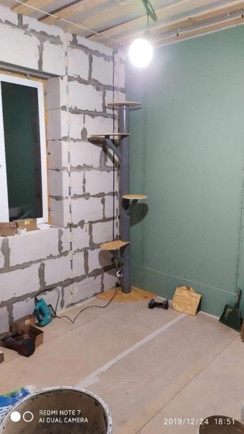 Не забудьте прикрепить такое котодерево, чтобы тыгыдык не свалил конструкцию.