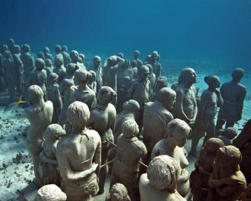 Здесь 300 статуй, выполненных в натуральную величину. 03