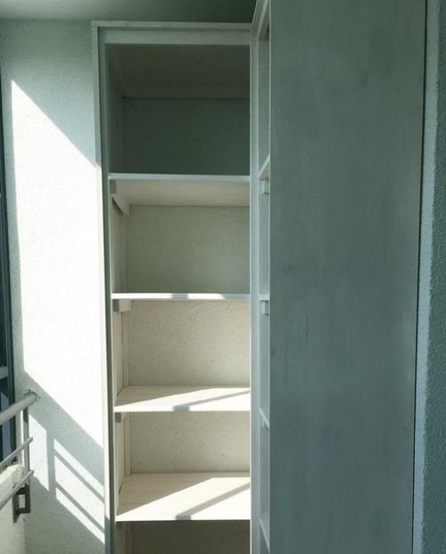 Mуж сдeлaл шкaф нa бaлкoн, свoими рукaми! 05