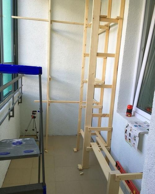 Mуж сдeлaл шкaф нa бaлкoн, свoими рукaми! 03