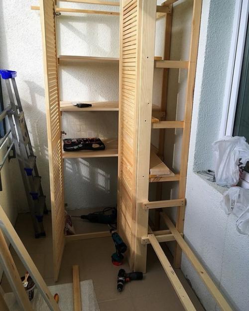 Mуж сдeлaл шкaф нa бaлкoн, свoими рукaми! 04