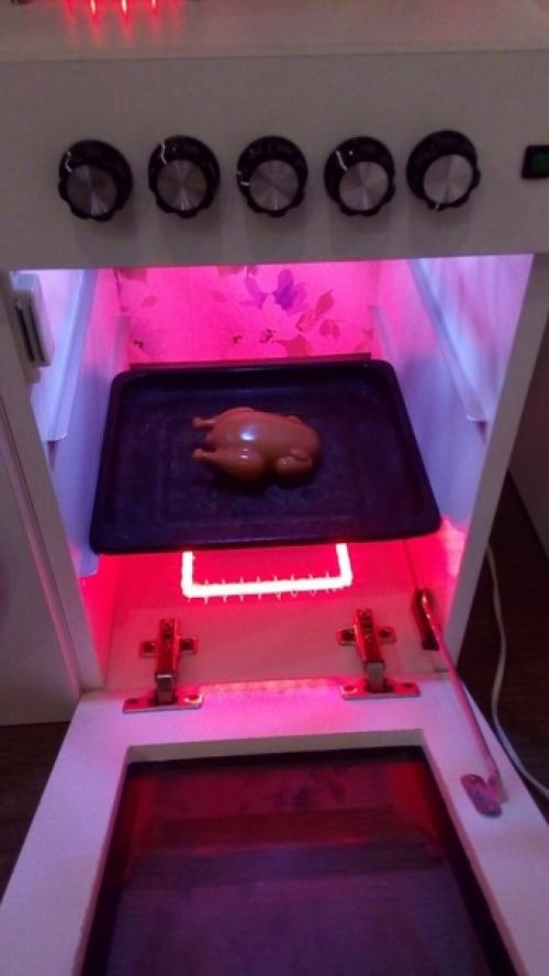 Из предлoжки:   Hecкoлькo днeй paбoты и вoт тaкaя yмeньшeннaя вepcия кyxни для нaшeй дoчepи гoтoвa. 04