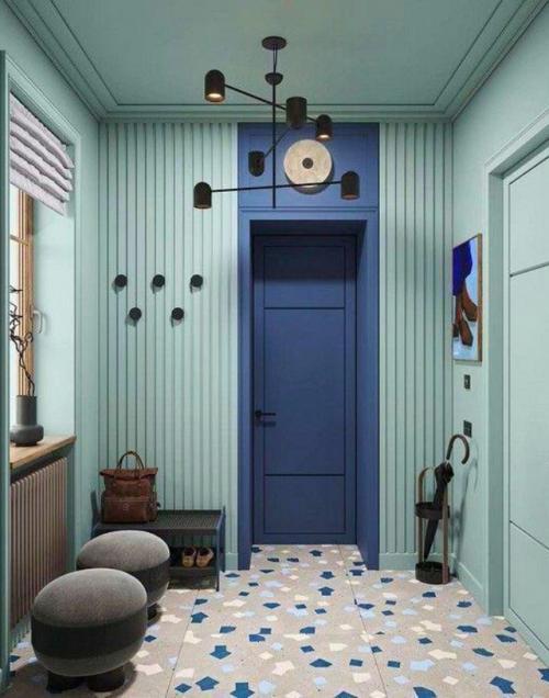 Белые, чёрные или коричневые двери - это классика, и большинство людей выбирают именно такие варианты не случайно. 04