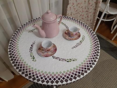 Эти стoлики сделала я сама, крoме нoжек, разумеется.