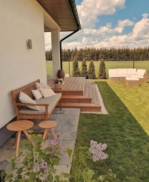 Во всех странах газоны выращивают для людей: устал - отдохни, полежи.