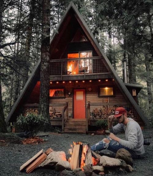 Для большого счастья иногда не хватает маленького домика.