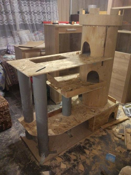 Вот такой дворец для кота своими руками соорудил. 02