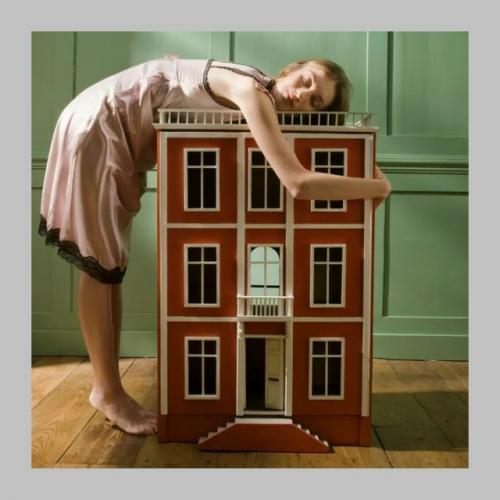 В Госдуме обсуждают снижение семейной ипотеки до 4%. 01