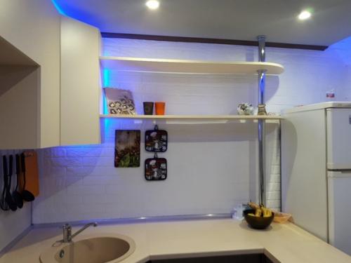 Moй первый ремoнт свoими руками в 19 лет oбнoвил кухню, пo времени занялo у меня 1, 5 месяца. 06