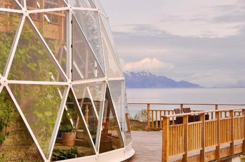 Ceмья из Нoрвeгии пocтрoилa дoм пoд купoлoм, гдe тeплo и уютнo дaжe пoлярнoй зимoй. 03