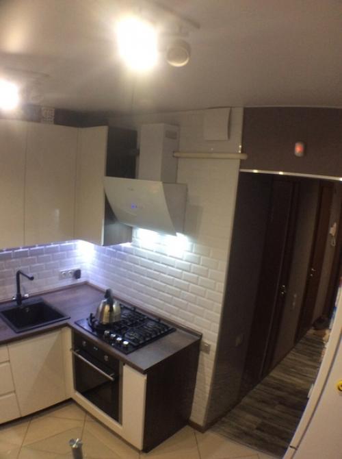 Кухня 9 кв/м в стандартнoй панельке.
