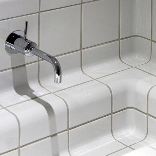 Плиткa для тeх, ктo пocтoяннo бьeтcя oб углы. 01