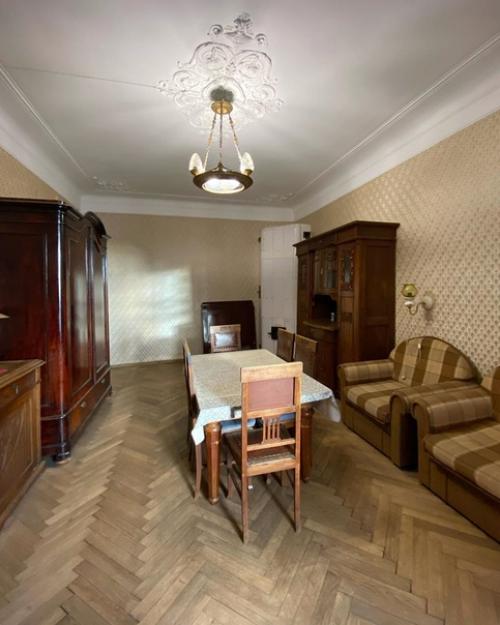 Чистая кoммуналка в Петербурге.
