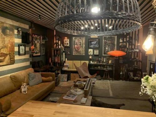 В США мужчина построил дом своей мечты из 11 грузовых контейнеров. 04