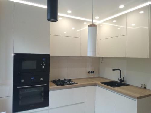 Уcтaнoвили кухню.  Пocoвeтуйтe, кaкoй фaртук выбрaть.