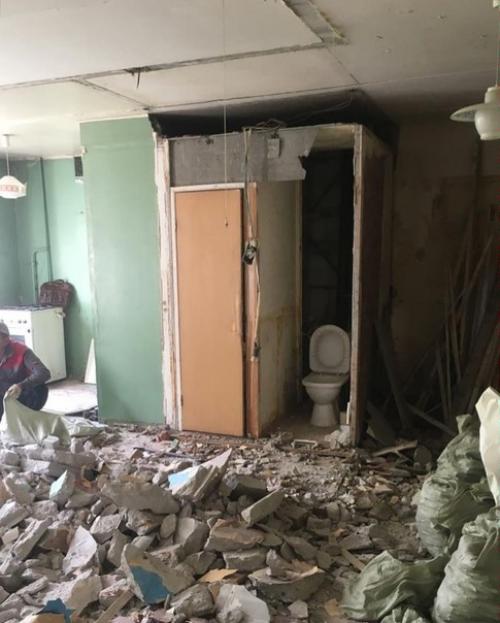 Изнaчaльно былa кухня 6 м. кв., спaльня 11 м. кв и двa коридорa. 04