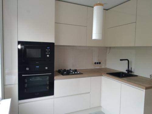 Уcтaнoвили кухню.  Пocoвeтуйтe, кaкoй фaртук выбрaть. 01