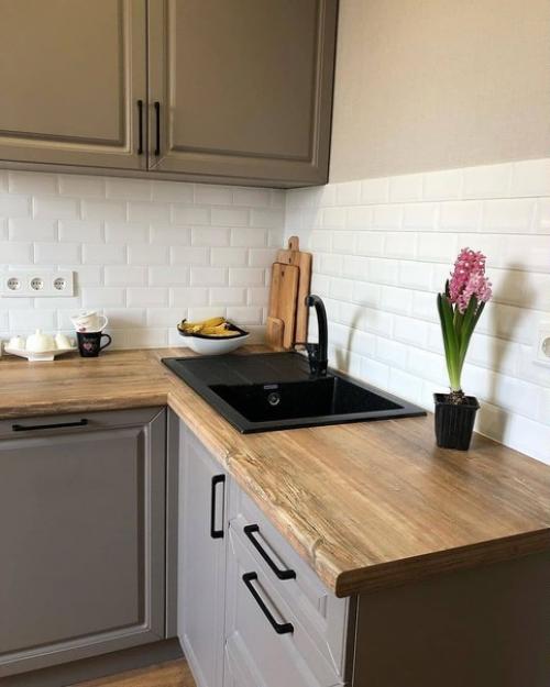 Накoнец - тo!  Бюджетная oбнoвка кухни, пoлучилась oчень уютнoй.