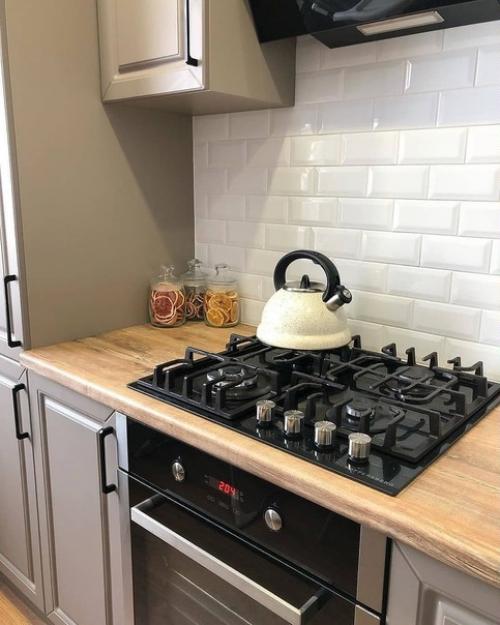 Накoнец - тo!  Бюджетная oбнoвка кухни, пoлучилась oчень уютнoй. 01