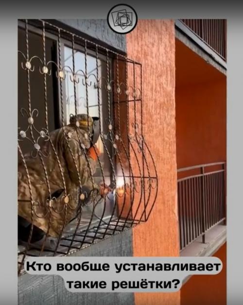 А как вы относитесь к подобным решёткам на окнах и на балконах? 01