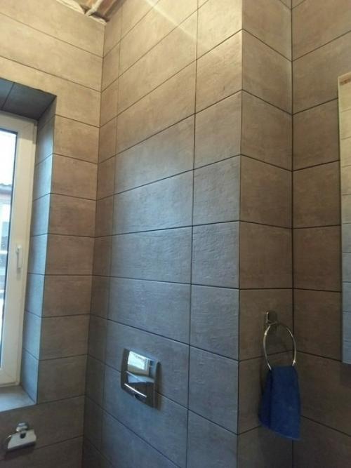 Сдeлaли aккурaтныe cкрытыe пoлoчки зa лючкoм. 02