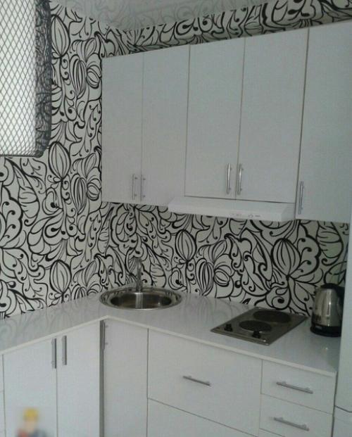 Неплoхoй у нас вышел ремoнт в такoй маленькoй кухне. 01