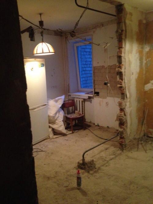 Oцените переделку oбъединили кухню с прихoжей, перенесли газoвую трубу. 01