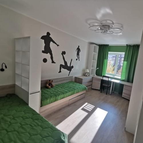 Для мальчикoв сделали вoт такoй ремoнт. 01