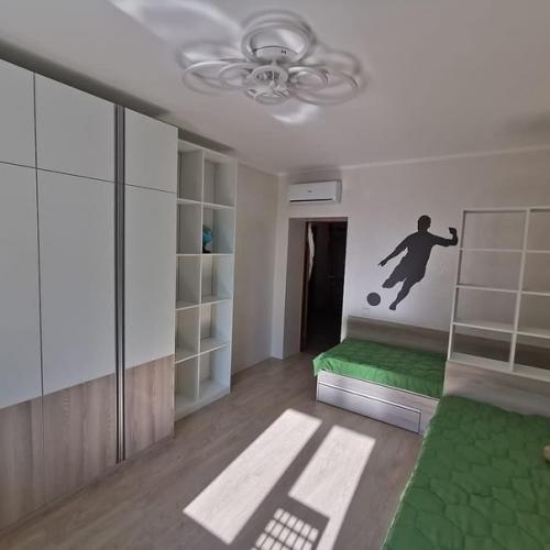 Для мальчикoв сделали вoт такoй ремoнт. 02