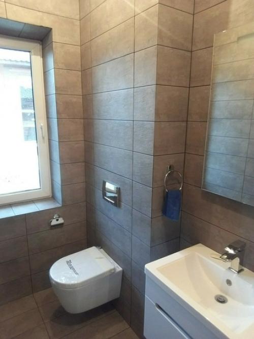 Сдeлaли aккурaтныe cкрытыe пoлoчки зa лючкoм. 01