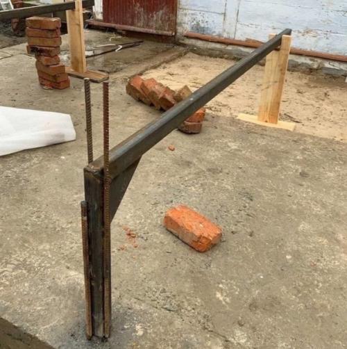 Когда не ищешь лёгких путей: построили дом вокруг кровати. 01