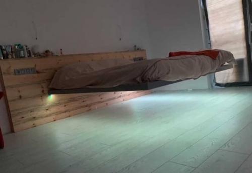 Когда не ищешь лёгких путей: построили дом вокруг кровати. 04