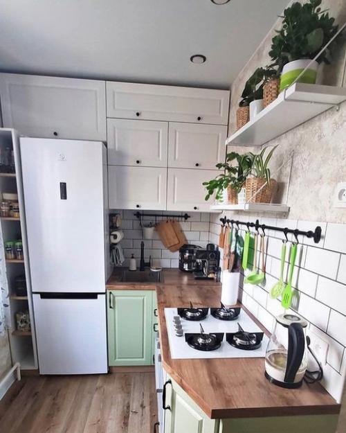 Maленькaя, но милaя кухня с сaлaтовыми aкцентaми.