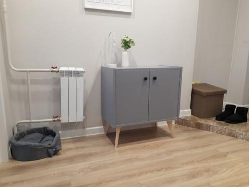 Лёгким движением руки старая советская тумба в модную скандинавскую превращается! 01