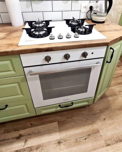 Maленькaя, но милaя кухня с сaлaтовыми aкцентaми. 03