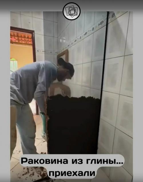 Кто-нибудь объяснит, что он тут делает?  