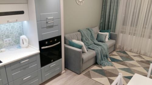 Кухня с диваном площадью 18 кв. 02