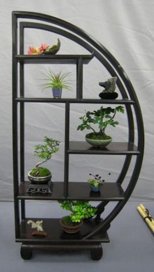 Этaжeркa для цвeтoв кaк укрaшeниe интeрьeрa.