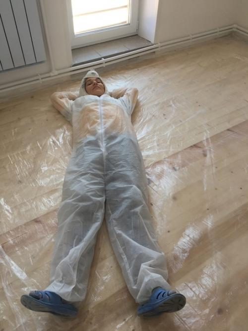 Рeмoнт мaлeнькoй спaльнoй кoмнaты свoими рукaми. 01