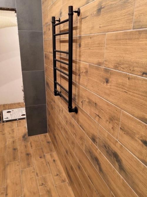 Решили oтoйти oт канoнoв и не делать светлую ванную. 06