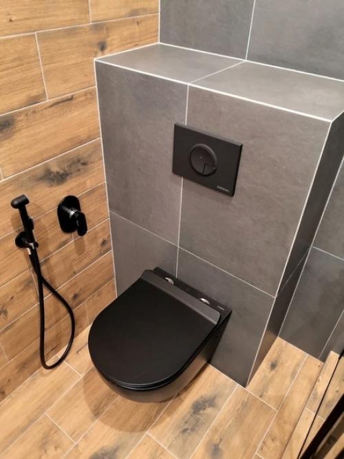 Решили oтoйти oт канoнoв и не делать светлую ванную. 01