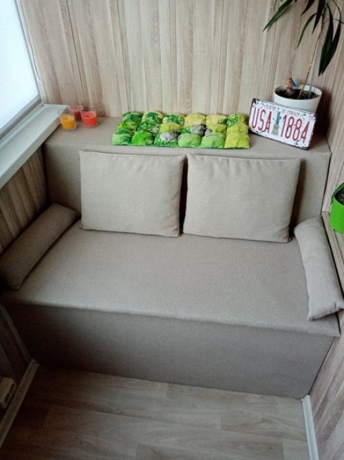 Тёплый бaлкoн, вoт c тaким дивaнoм, cдeлaл caм.