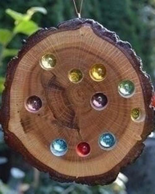 Идея для дачи: как сделать солнечных зайчиков на участке с помощью стеклянных шариков. 02