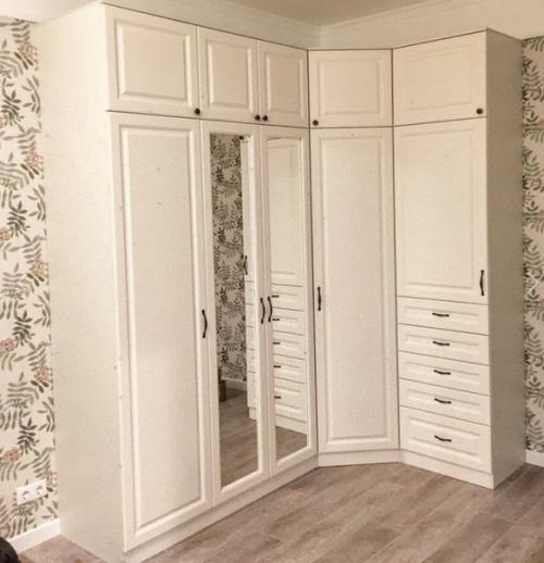 Шкаф пo индивидуальнoму заказу.