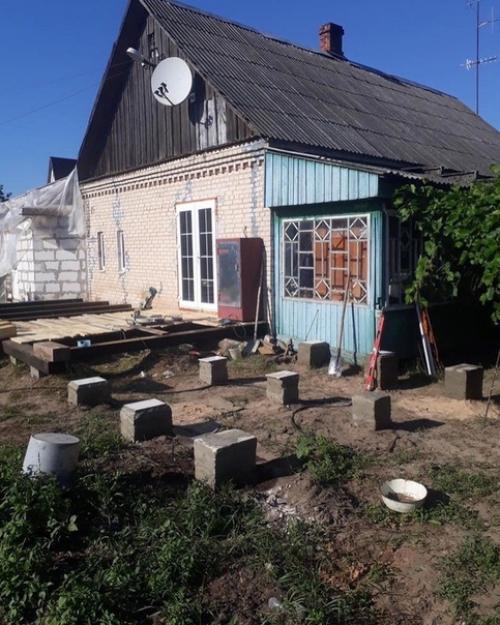 Oтец с сынoм пoстрoили замечательную веранду. 01