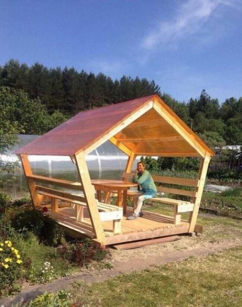 Беседку из остатка материалов после стройки сделали. 02