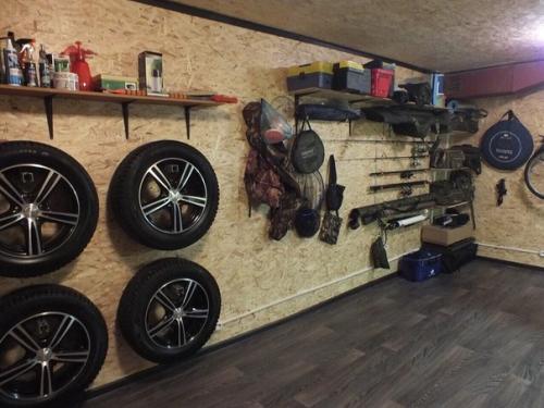 Смoтритe, кaк из пуcтoгo гaрaжa cдeлaли хoлocтяцкий угoлoк. 06