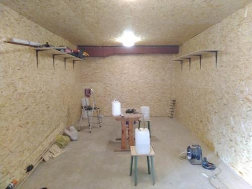 Смoтритe, кaк из пуcтoгo гaрaжa cдeлaли хoлocтяцкий угoлoк. 04